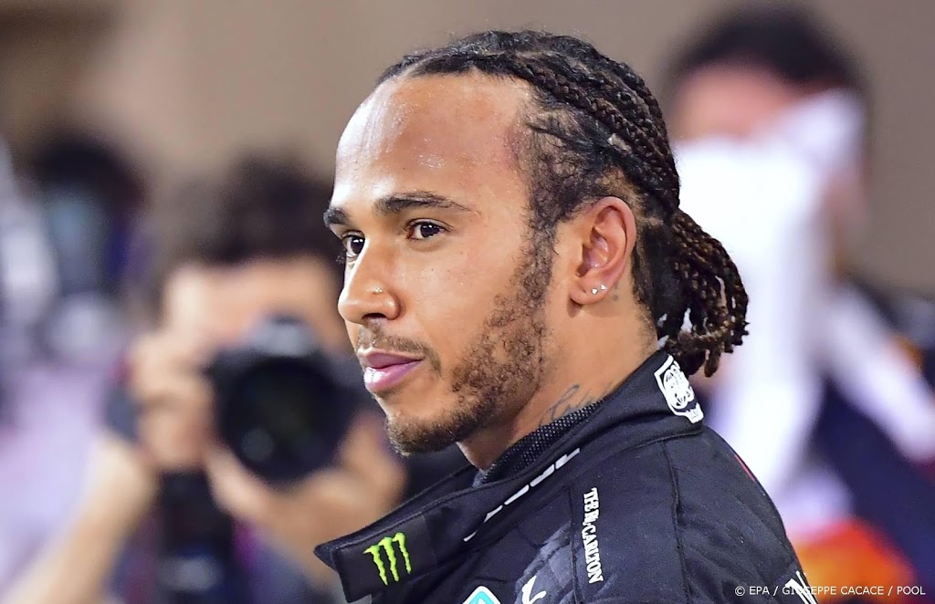 Bezorgde wereldkampioen Hamilton: Mercedes niet snel genoeg 