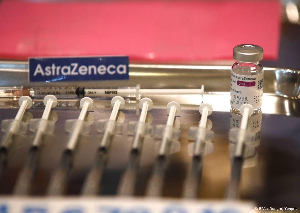 Lareb: tien meldingen mogelijke trombose na AstraZeneca-vaccin