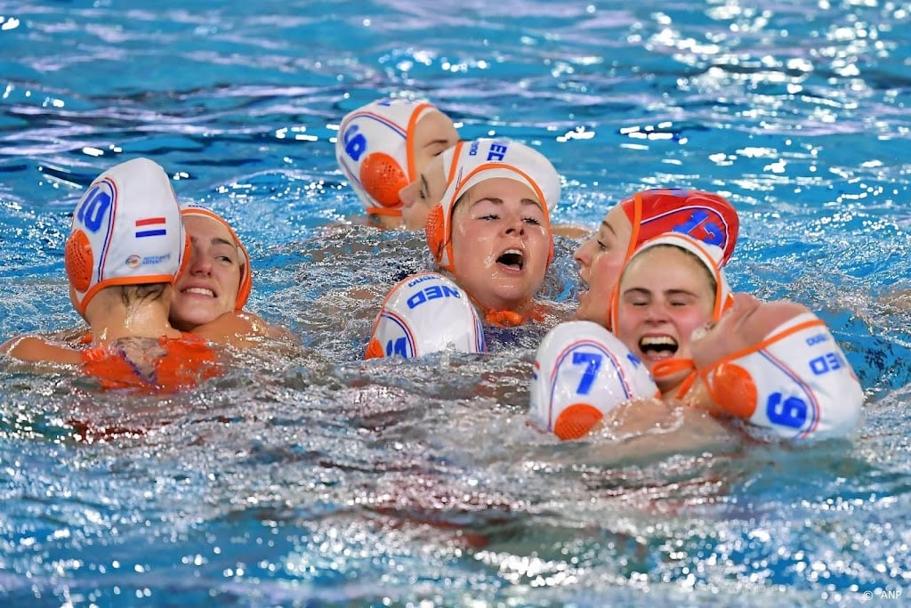 Ruime zege waterpolosters op Griekenland