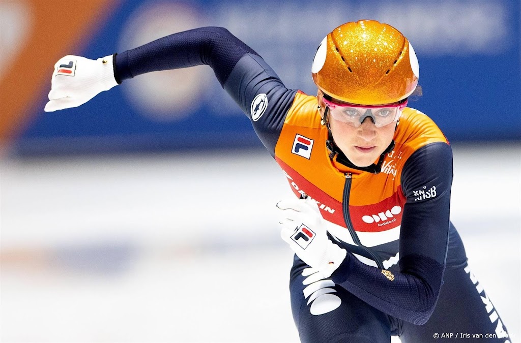 Shorttracksters Velzeboer en Schulting jagen in Ahoy op WK-goud