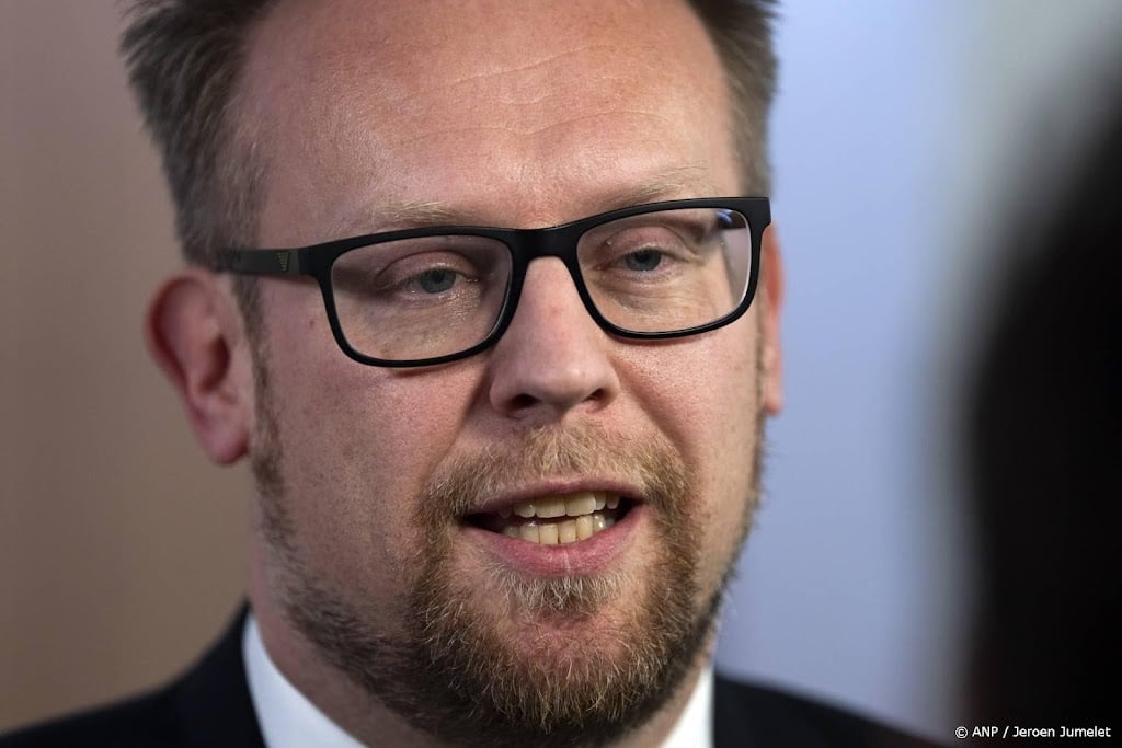 Heerma belt standaard met raadsleden als zij bedreigd worden