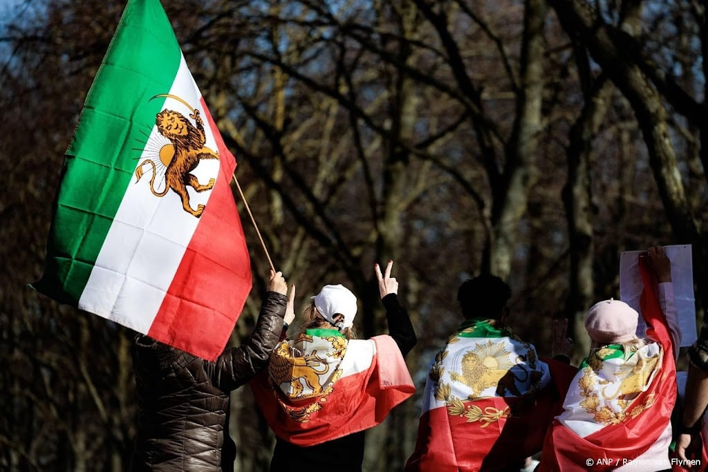 Driedaagse vrijheidsloop voor Iran gestart bij Olympisch Stadion