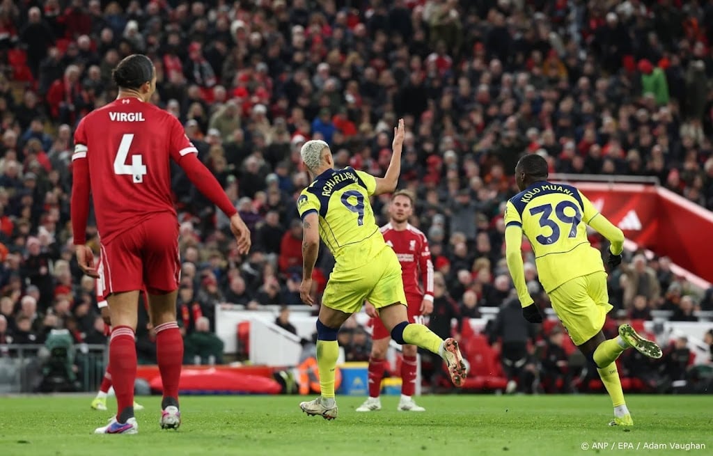 Liverpool verspeelt in slotfase zege tegen Tottenham Hotspur   