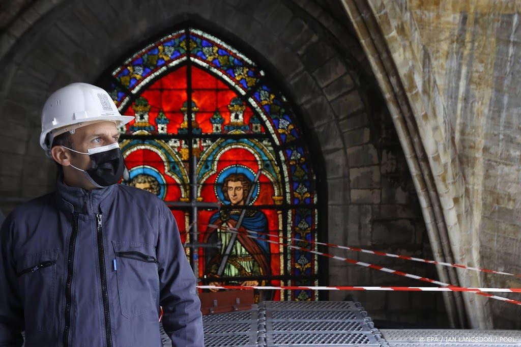 Macron bij restauratie Notre-Dame 2 jaar na de brand