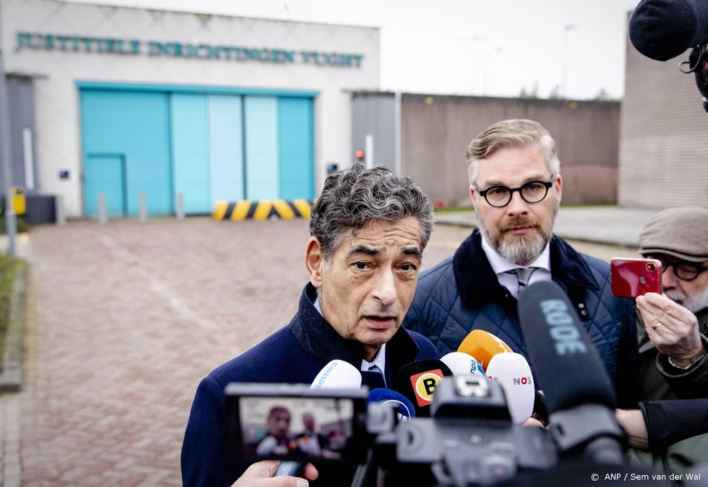 Advocaat Spong beraadt zich op positie opgestapte Smeets