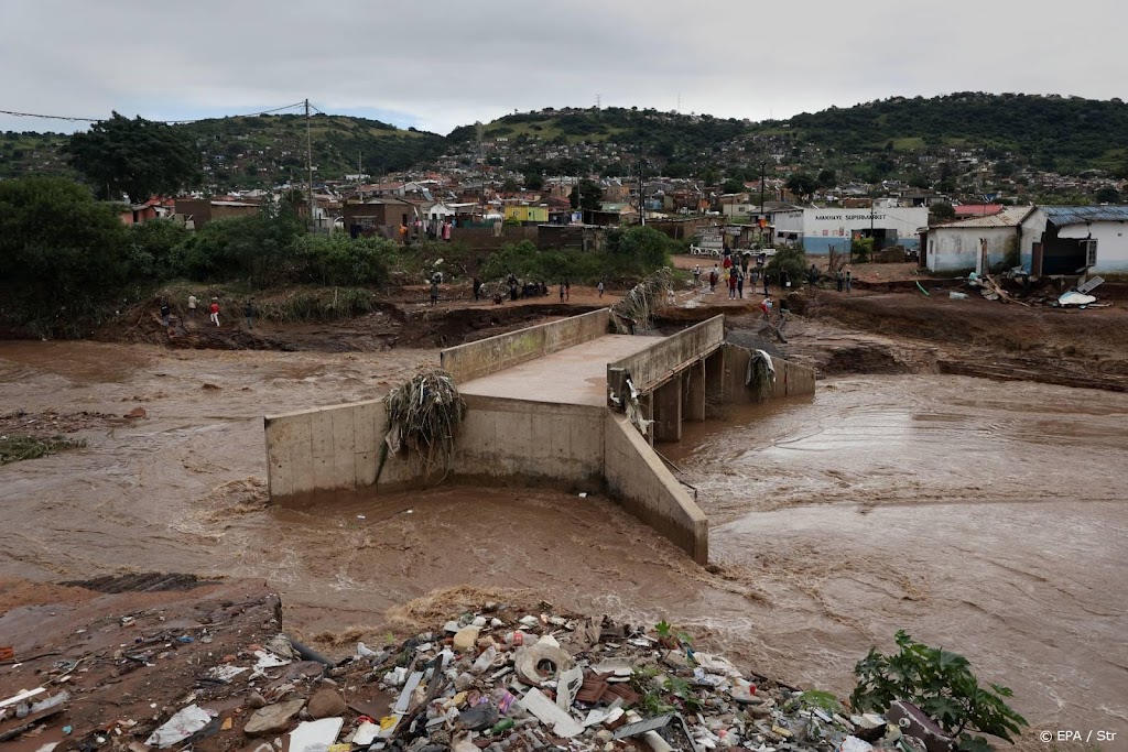 Dodental door overstromingen in Zuid-Afrika richting 400