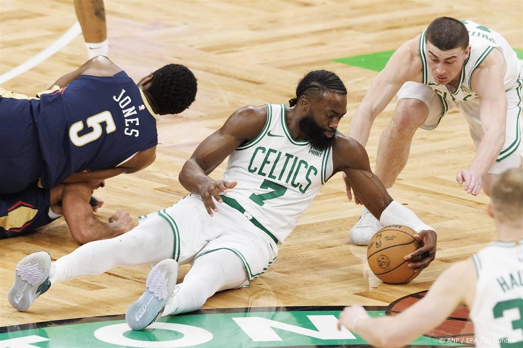 Basketballers Celtics met 64e zege de play-offs in