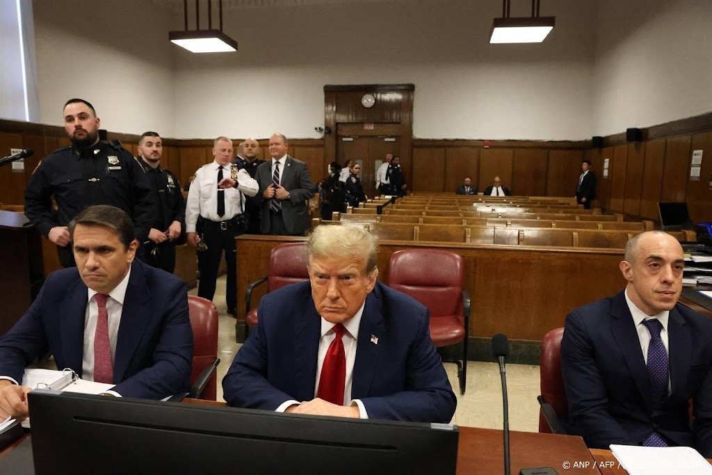 Proces tegen Trump begonnen, uniek in Amerikaanse geschiedenis