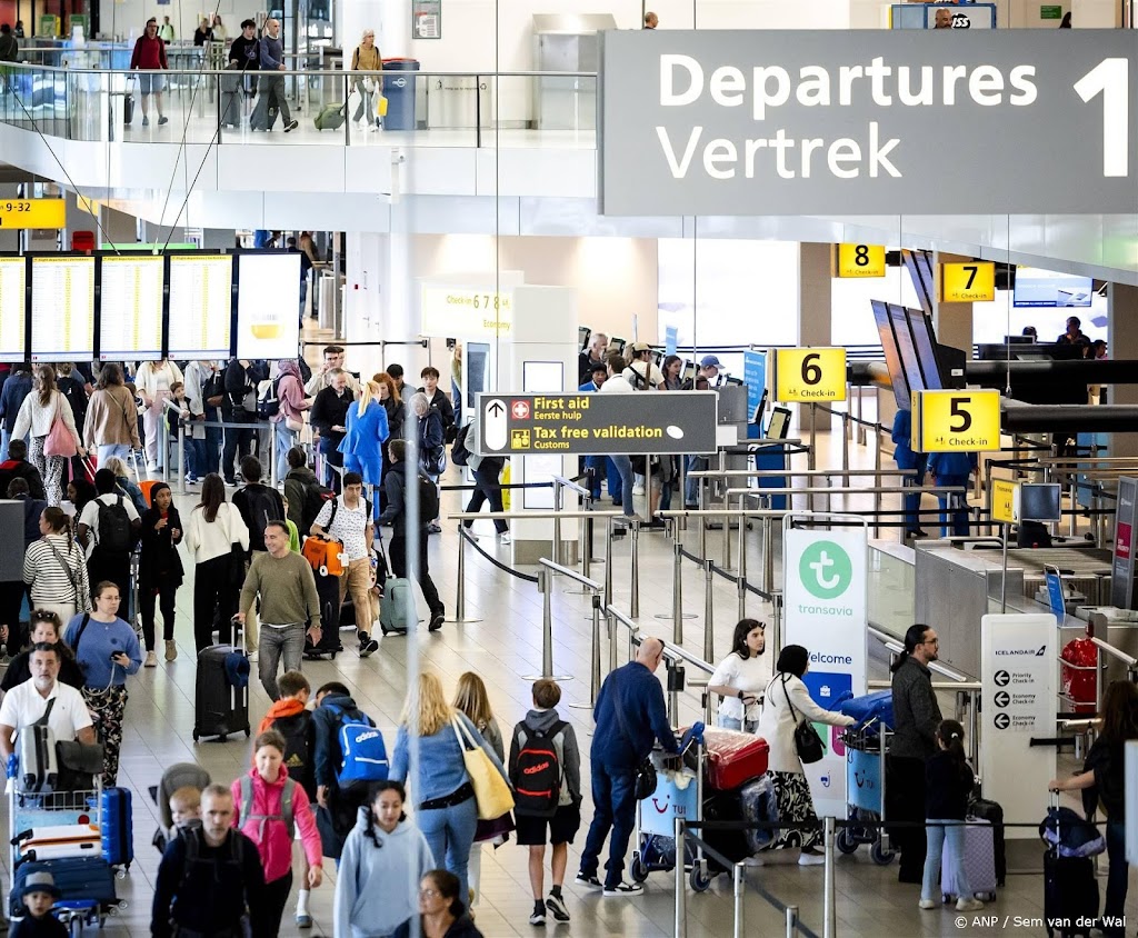 Schiphol rekent op drukkere meivakantie