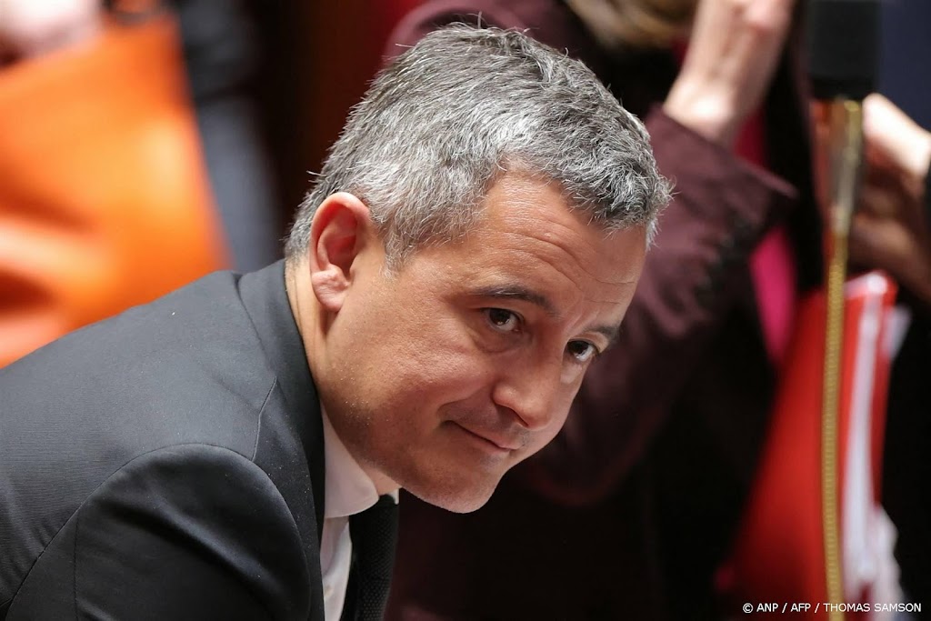 Franse gevangenissen 's nachts aangevallen, minister naar Toulon