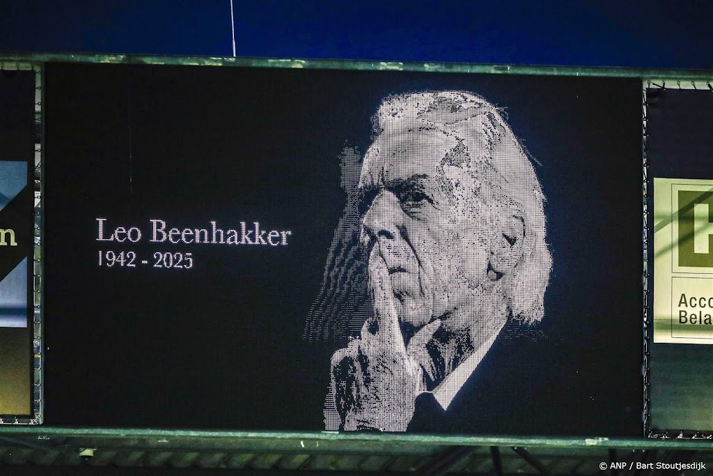 Fans kunnen bij De Kuip groet brengen aan overleden Beenhakker 