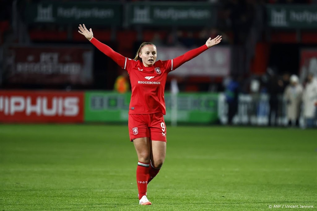 Topscorer Ravensbergen verlengt contract bij FC Twente