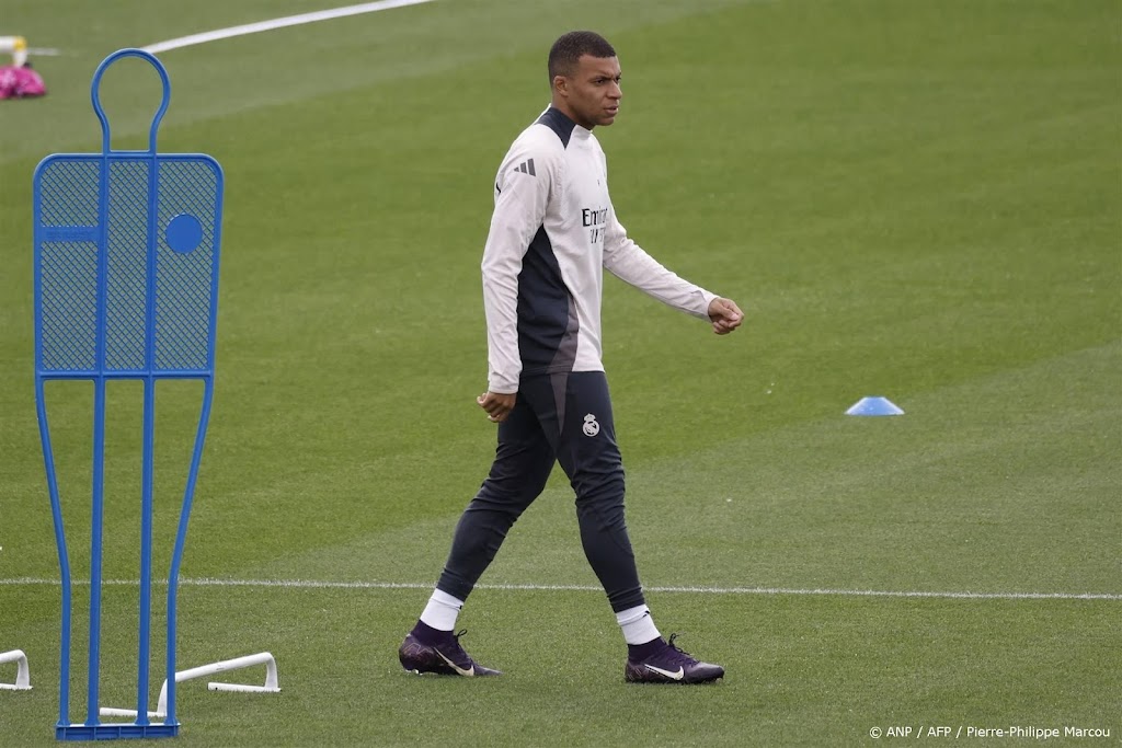 Spits Mbappé van Real Madrid één duel geschorst na rode kaart 