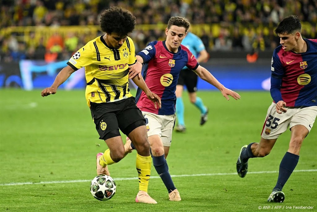 Barcelona naar halve finale ondanks drie treffers van Guirassy 