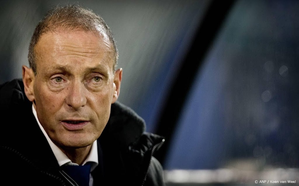 Trainer Poortvliet (70) verlengt met een jaar bij FC Eindhoven