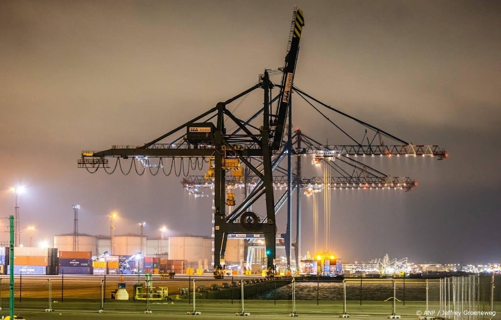 Schoonmaak in Antwerpse haven na olielek gaat zesde dag in