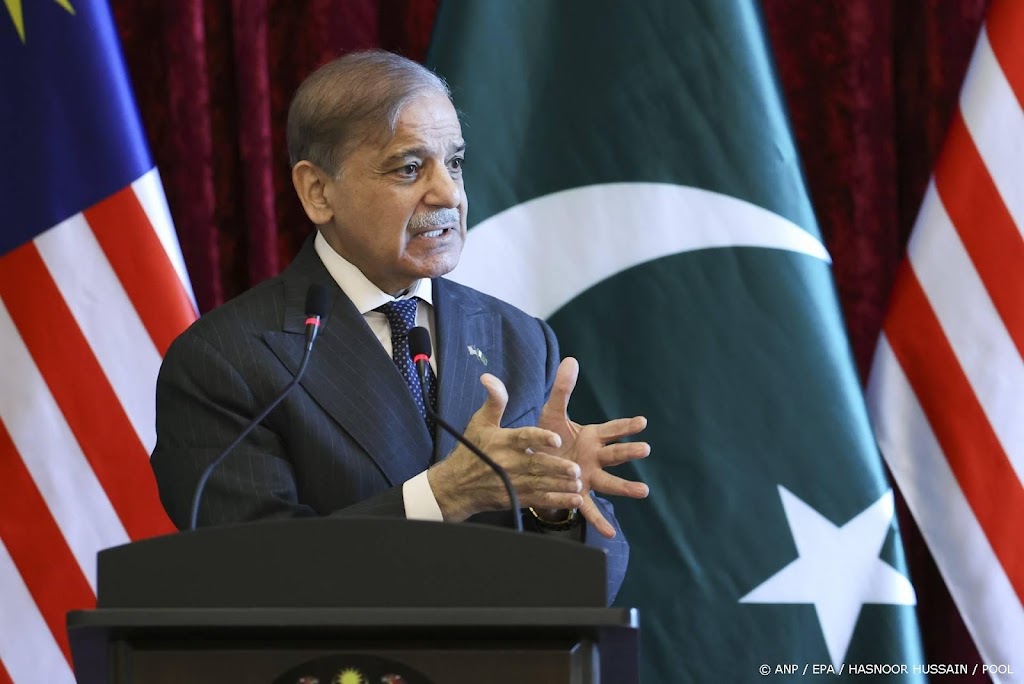 Premier Pakistan naar buitenland, speculaties over vredesoverleg