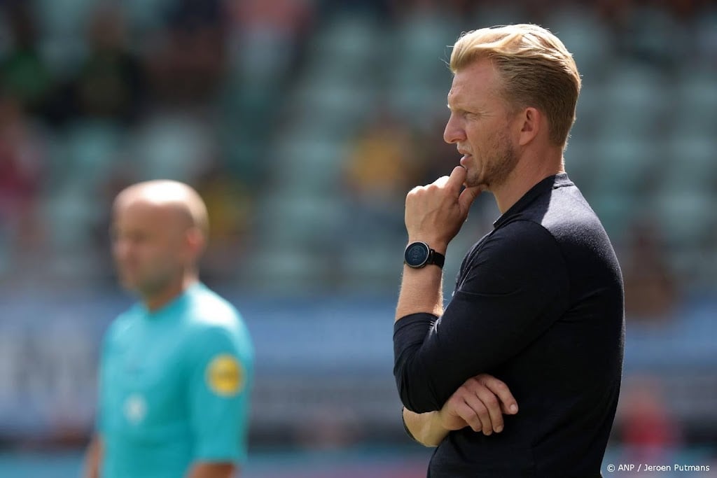Trainer Kuijt verlengt contract bij FC Dordrecht tot medio 2028