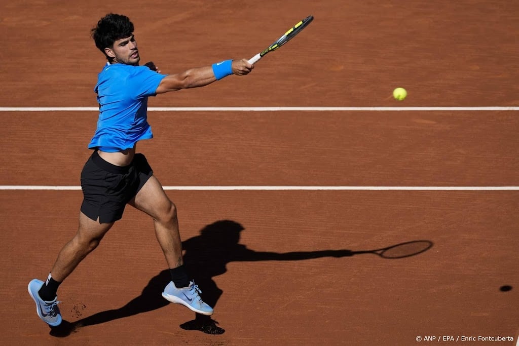 Alcaraz trekt zich met polsblessure terug uit toernooi Barcelona