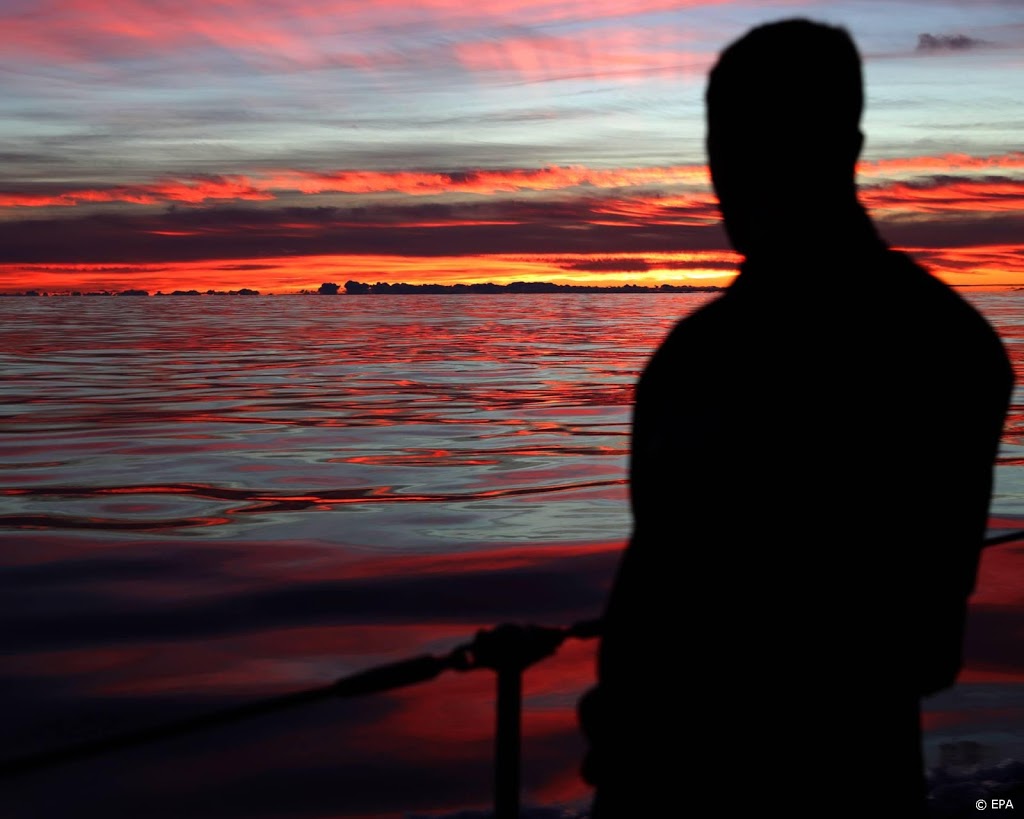Vissers bereiken na weken dobberen eilandje in Stille Oceaan