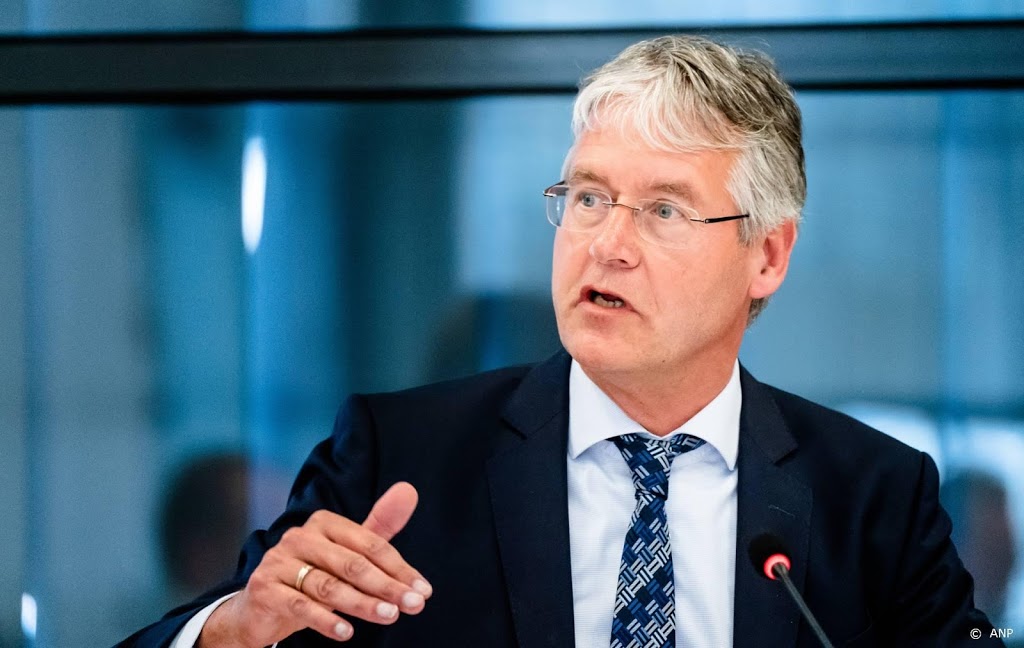 Minister heeft goede hoop dat snel minder kinderen school missen
