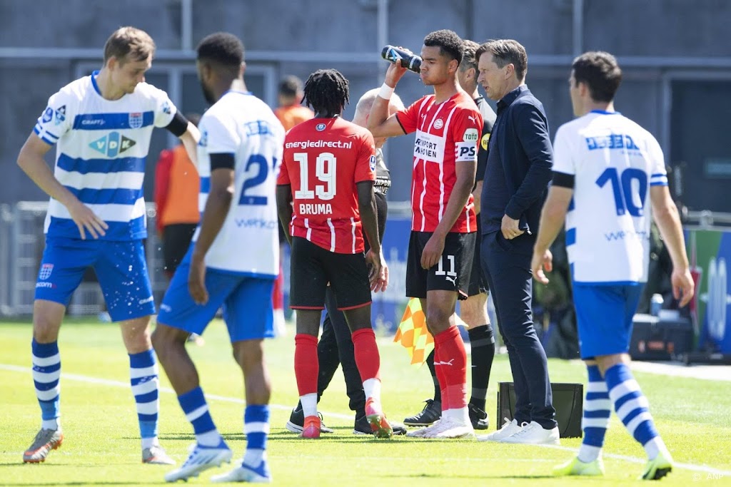 PSV neemt afscheid van trainer Schmidt met zege op PEC Zwolle