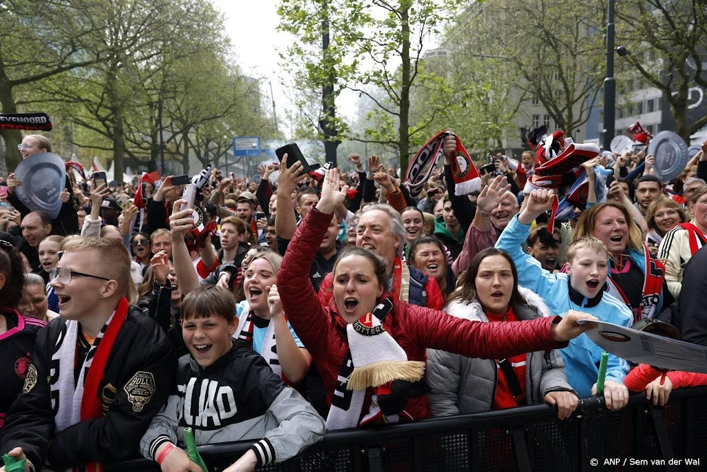 Veiligheidsregio: enkele Feyenoord-fans onwel bij huldiging