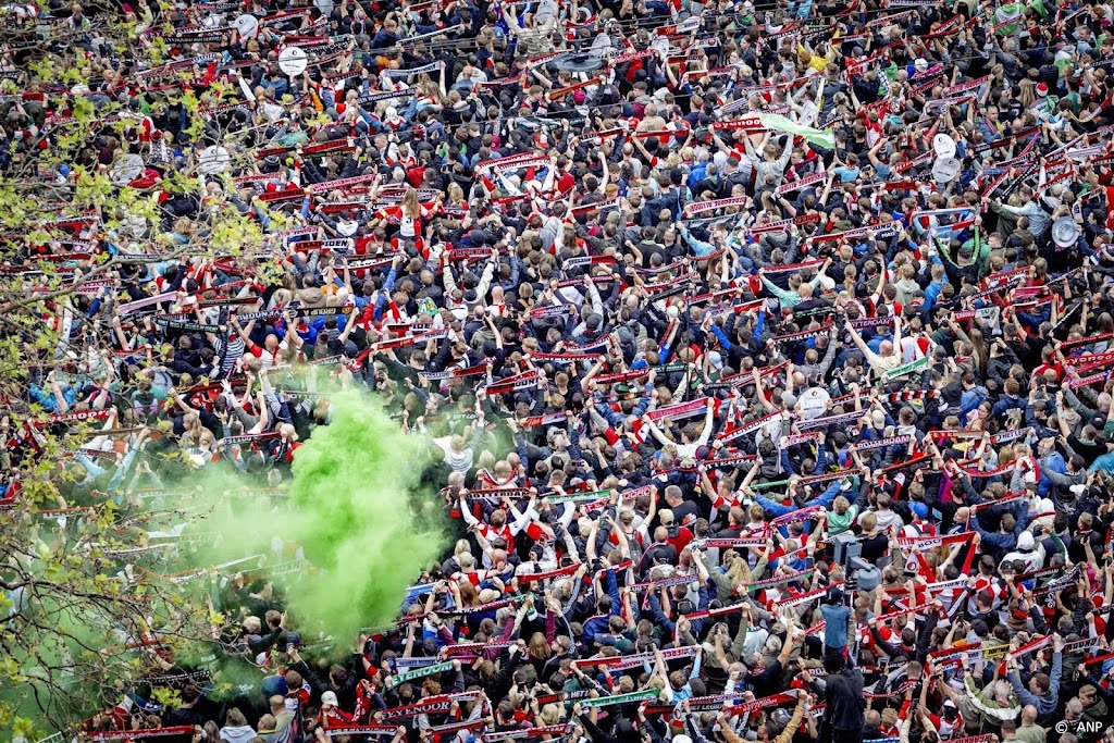 Eerste schatting: 100.000 bezoekers bij huldiging Feyenoord