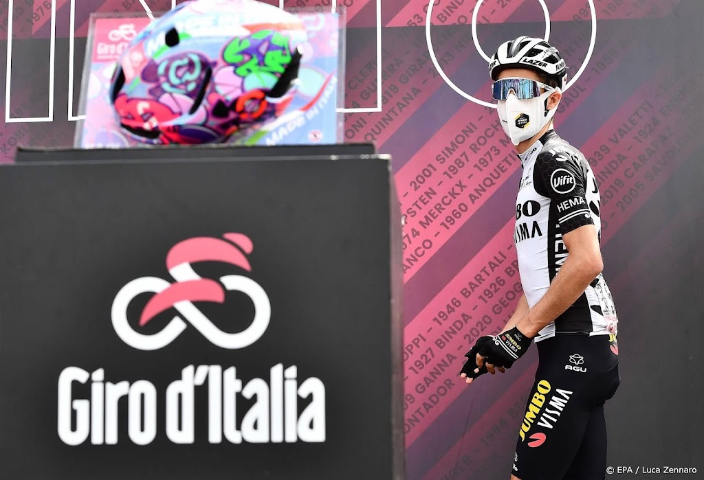 Ronde van Italië voert na coronagevallen mondkapjesplicht weer in