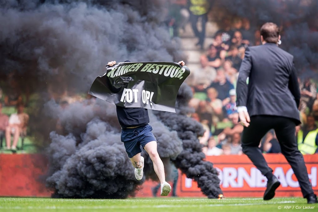Veldbestormer bij gestaakt duel FC Groningen - Ajax vrijgelaten