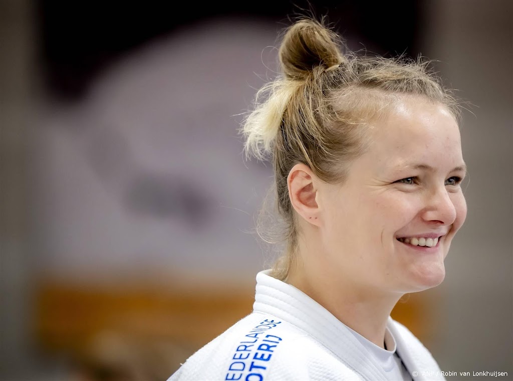 Trofee voor sportieve judoka Van Dijke