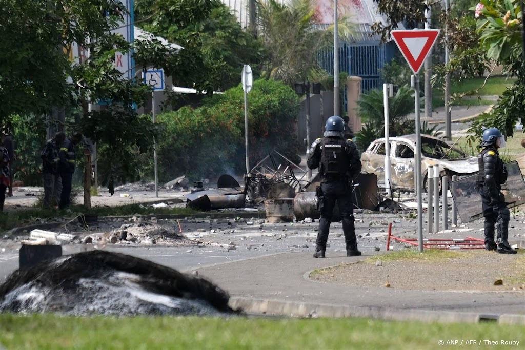 Rellen Nieuw-Caledonië houden aan: dode en veel arrestaties