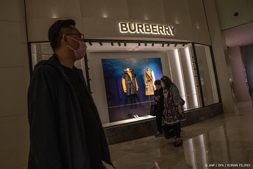 Modebedrijf Burberry ziet verkoop kelderen, vooral in China en VS
