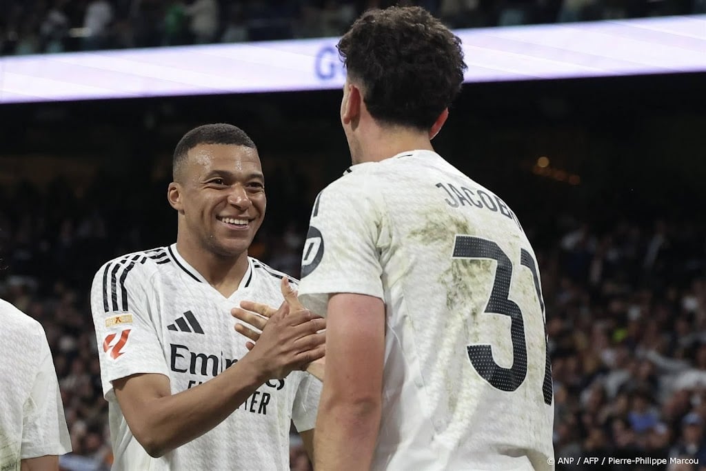 Real Madrid stelt titelfeest FC Barcelona met late zege uit