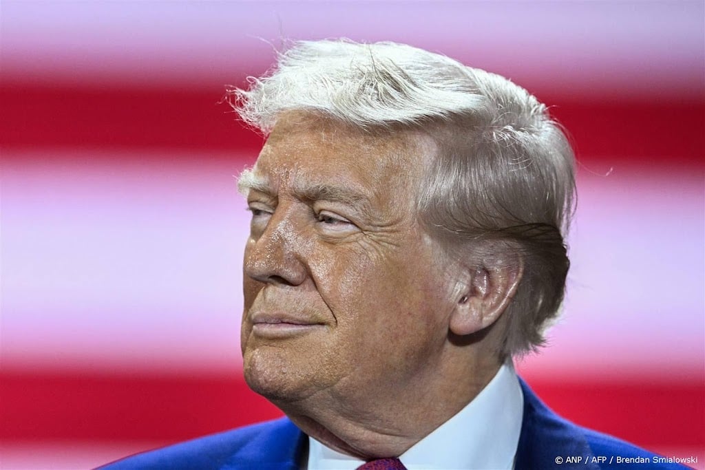 Trump bezoekt militairen Qatar en zinspeelt op derde ambtstermijn