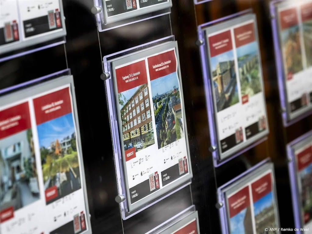 Stormloop van Nederlanders op huizen net over de Belgische grens
