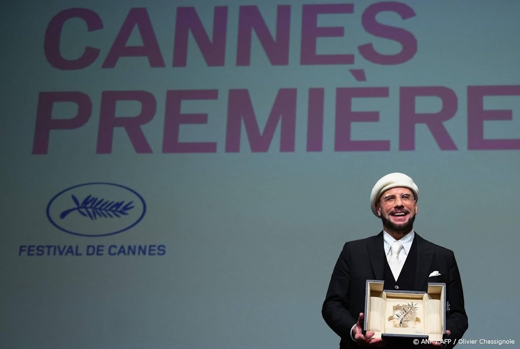 John Travolta op filmfestival Cannes verrast met ere-Palm