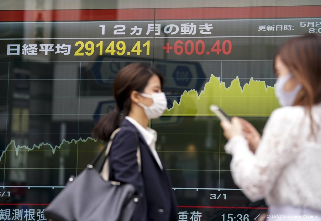Vastgoedbedrijven en techsector zetten Nikkei op winst