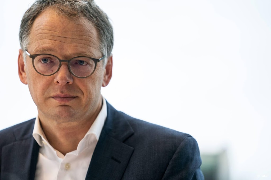 De Volksbank moet loon ontslagen financieel directeur doorbetalen