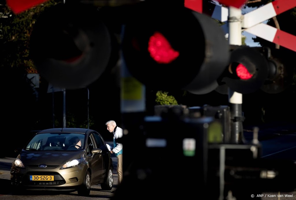 Kamer: veiliger maken spoorwegovergangen gaat te traag