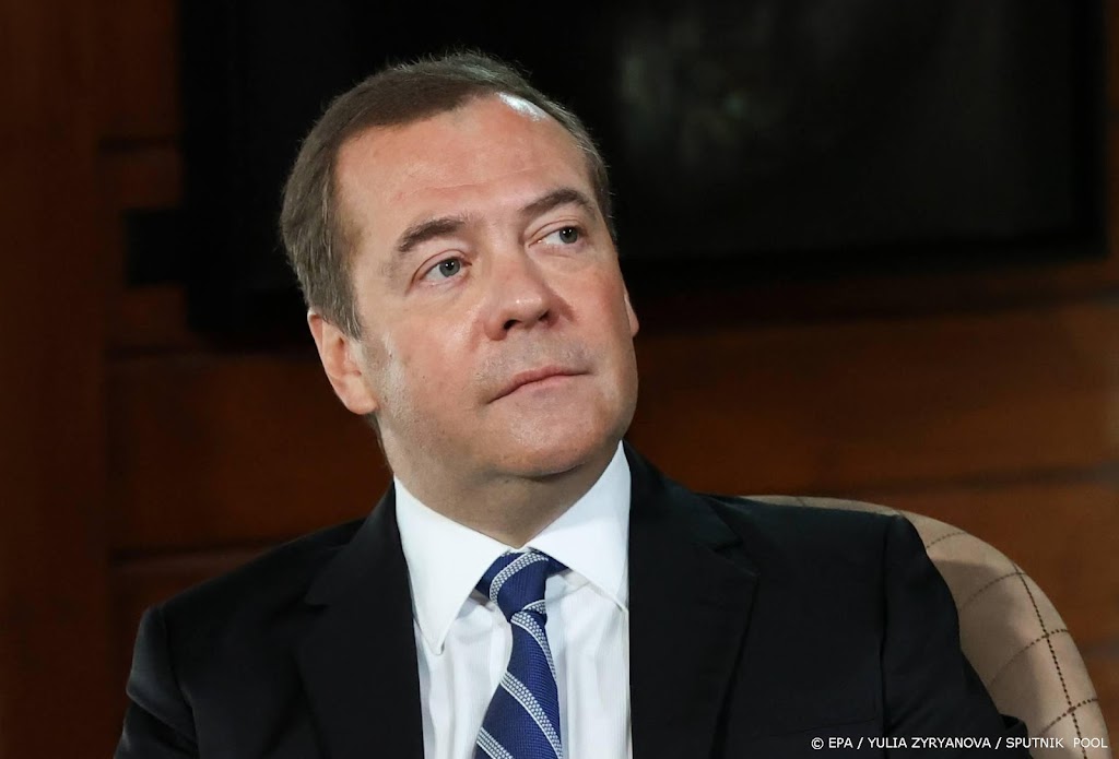 Russische ex-president Medvedev trekt bestaan Oekraïne in twijfel