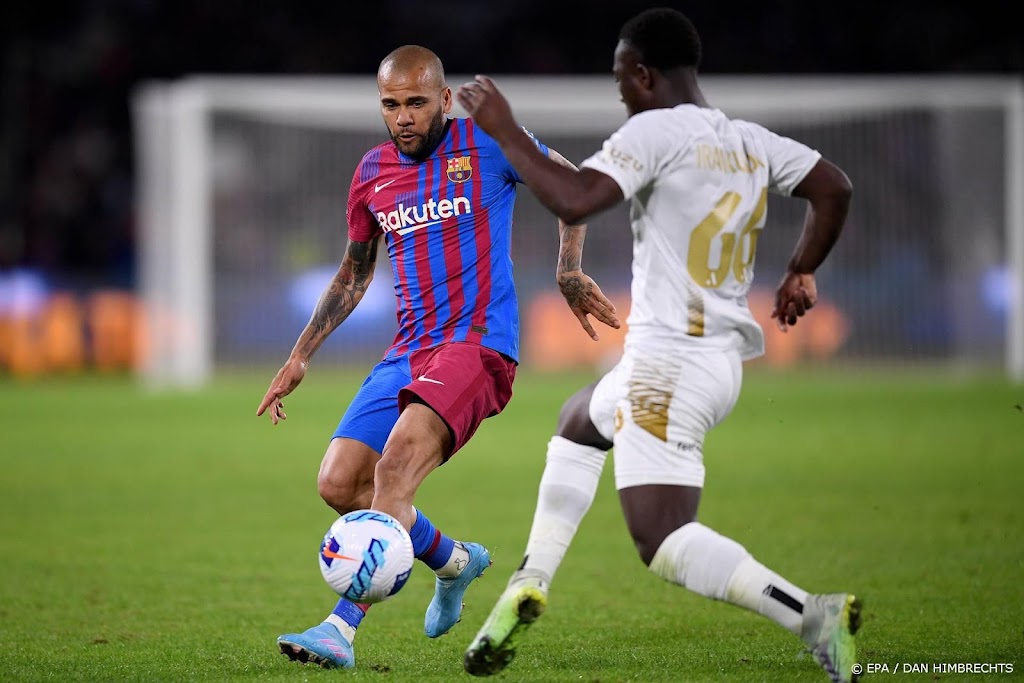 Dani Alves verlaat Barcelona voor de tweede keer