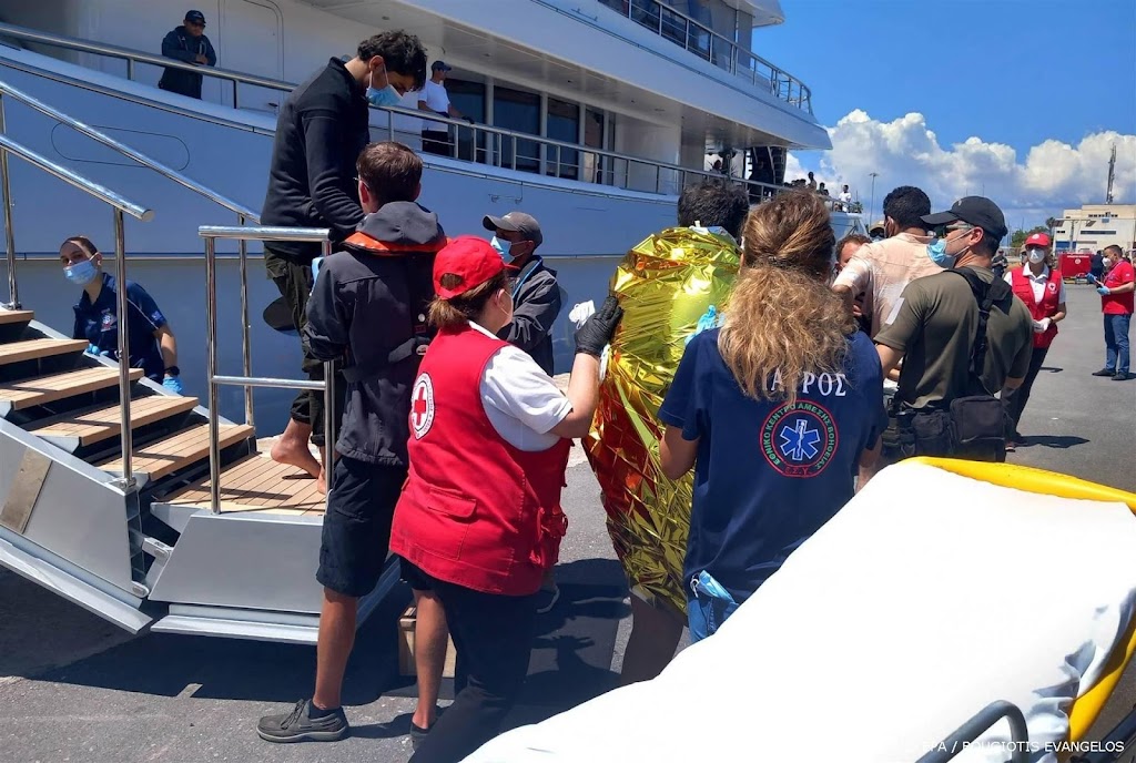 Zoektocht naar vele vermisten door Griekse scheepsramp hervat