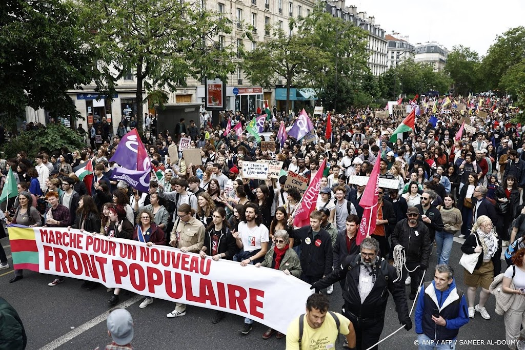 Honderdduizenden demonstreren in Frankrijk tegen partij Le Pen