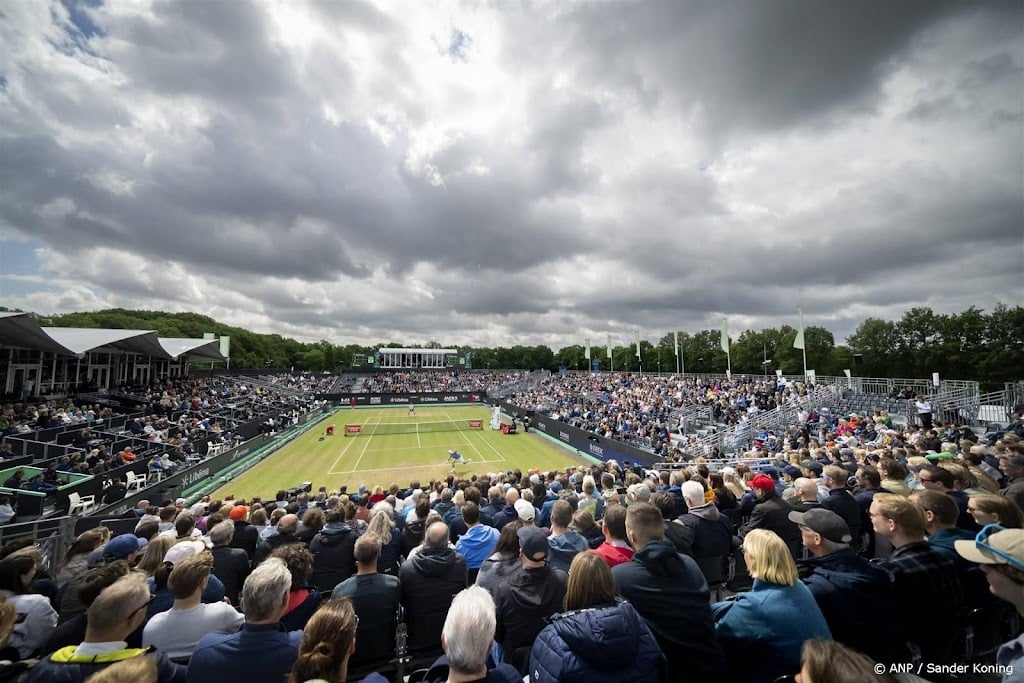 Tweede halve finale tennissters in Rosmalen zondag hervat