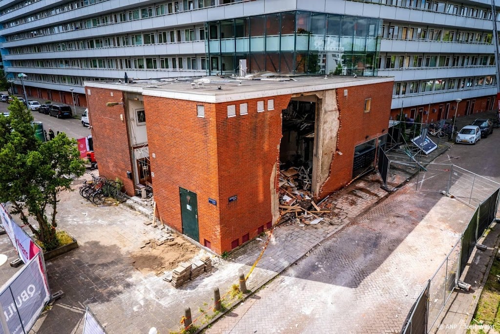 Twee van drie verdachten explosie Amsterdam blijven in cel