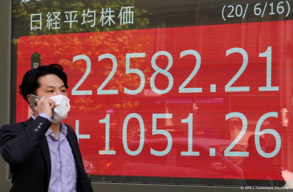 Nikkei klimt door hoop op coronavaccin