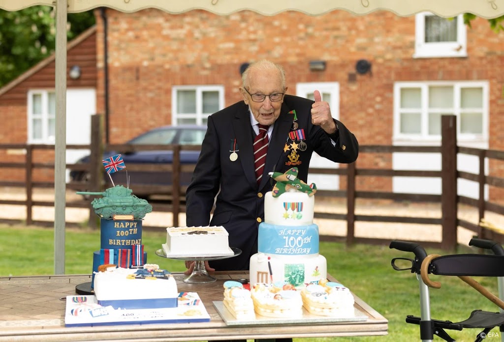 Geldinzamelaar Moore (100) vrijdag geridderd in Windsor Castle