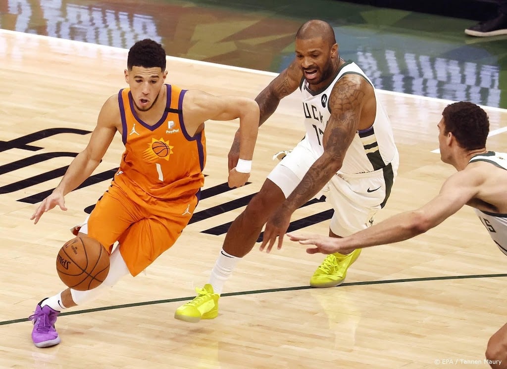 Basketballers Milwaukee Bucks trekken stand gelijk in NBA-finale