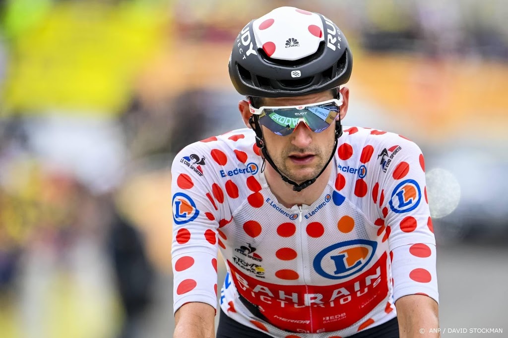 Poels nog wel in bolllentrui richting Parijs